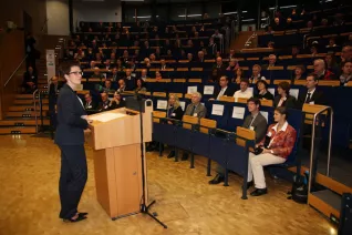 stipendienfeier-2013-page1_42.jpg (DE)