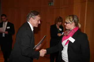 stipendienfeier-2013-page1_47.jpg (DE)