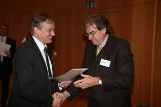 stipendienfeier-2013-page1_49.jpg (DE)