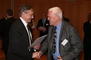 stipendienfeier-2013-page1_56.jpg (DE)