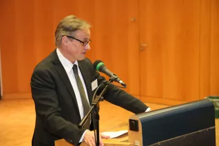 stipendienfeier-2013-page1_7.jpg (DE)