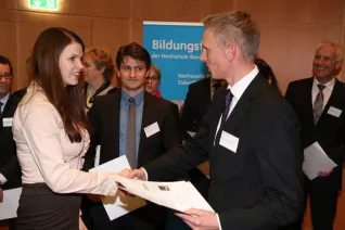 stipendienfeier-2013-page1_73.jpg (DE)