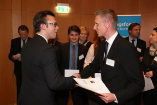 stipendienfeier-2013-page1_74.jpg (DE)