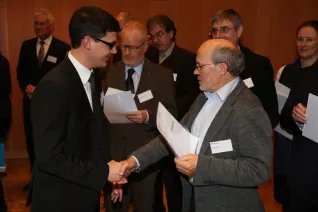 stipendienfeier-2013-page1_75.jpg (DE)