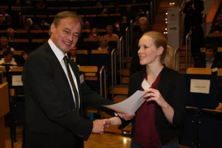 stipendienfeier-2013-page1_79.jpg (DE)