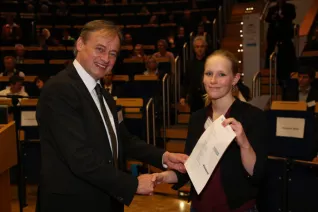 stipendienfeier-2013-page1_80.jpg (DE)