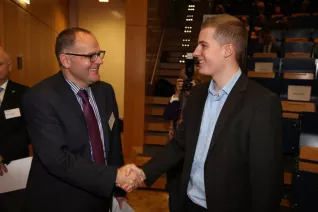 stipendienfeier-2013-page1_86.jpg (DE)