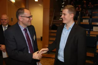 stipendienfeier-2013-page1_87.jpg (DE)