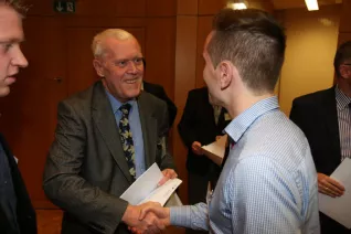 stipendienfeier-2013-page1_88.jpg (DE)