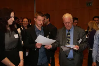 stipendienfeier-2013-page1_89.jpg (DE)