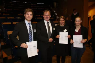 stipendienfeier-2013-page2_1.jpg (DE)