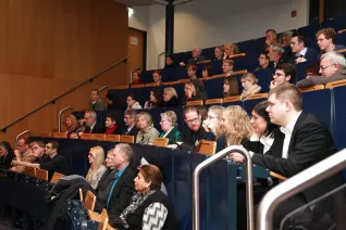 stipendienfeier-2013-page2_50.jpg (DE)