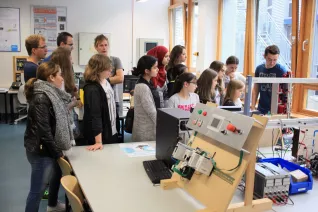 tag-d-off-projekt-2016_b008_aufzug-mit-vier-etagen_03.jpg (DE)