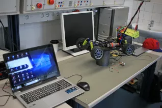 tag-d-off-projekt-2016_b055_mechatronische-fahrzeugsysteme_03.jpg (DE)