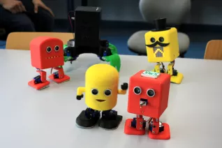 tag-d-off-projekt-2016_b065_arduino-roboter-wettrennen_05.jpg (DE)