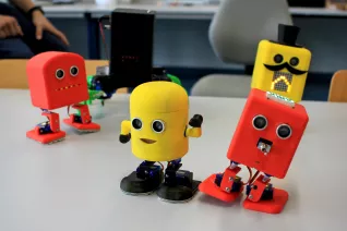 tag-d-off-projekt-2016_b065_arduino-roboter-wettrennen_07b.jpg (DE)