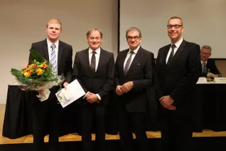 verleihung_der_foerderpreise_2014_foto_e._tritschler_fb04_poggel-peter_4195.jpg (DE)