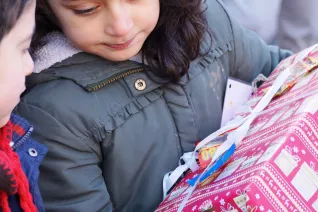 wunschbaum_auslieferung_geschenke_sta_20161219_foto_e._hummel_10.jpg (DE)