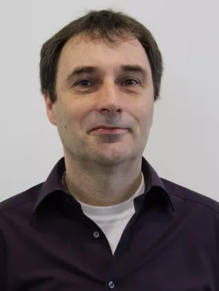 20160223_fbinf_portrait_peter_becker_kw_bild01.jpg (DE)