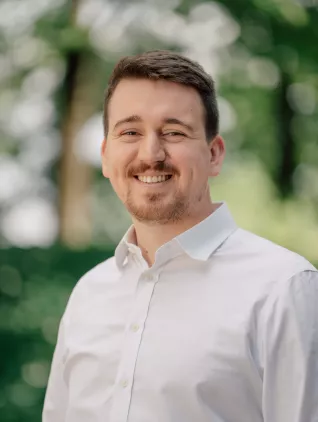 Felix Simonides Personenporträt Mitarbeiter IZNE
