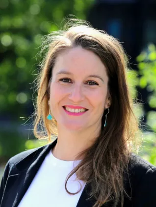 Porträt Dr. Rahel Hutgens