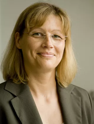 fb01-crhb-Roebbert_Antje-bf.jpg (DE)