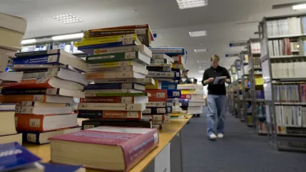 071010_fhsta_bib_07.jpg (DE)