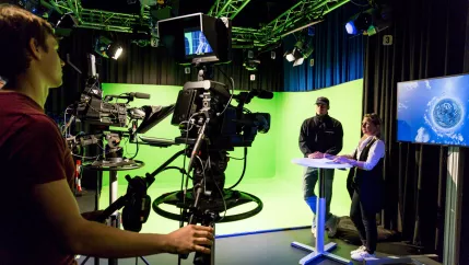 Audio Video Studio Greenscreen Susanne Fricke Kamera EMT 20220503 foto eric lichtenscheidt 10 fs22.jpg