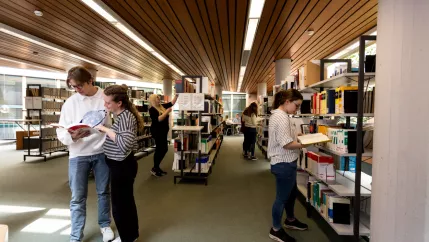 Sozialversicherung Hennef Bibliothek Studierende 20220504 foto eric lichtenscheidt 23 fs22.jpg