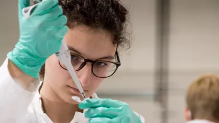 anna praktikum biologie volk Rhb Halle K 20220519 foto eric lichtenscheidt 27 fs22.jpg