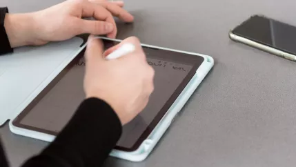 ipad hand schreibende bibliothek sta 20220331 foto eric lichtenscheidt 16 fs22.jpg