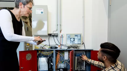 izne forschung wasserstoff labor meilinger sta 20220511 foto eric lichtenscheidt 28 fs22.jpg