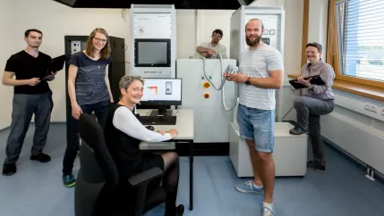 izne forschung wasserstoff labor gruppenbild sta 20220511 foto eric lichtenscheidt 33 fs22.jpg