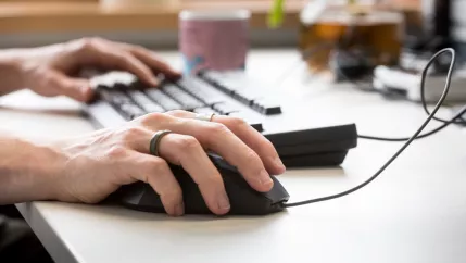 stabsstelle kum haende tastatur und maus 20220331 foto eric lichtenscheidt 10 fs22.jpg