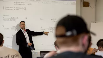 wiwi bwl vorlesung freitag sta 20220518 foto eric lichtenscheidt 22 fs22.jpg