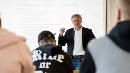 wiwi hoersaal lehre vorlesung 20220506 foto eric lichtenscheidt 04 fs22.jpg