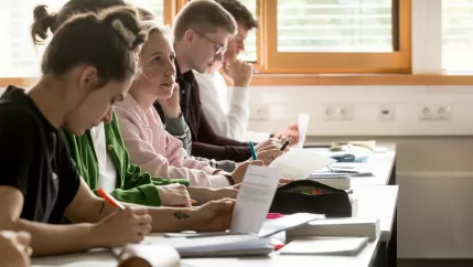 wiwi hoersaal lehre vorlesung 20220506 foto eric lichtenscheidt 86 fs22.jpg