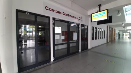 Blick auf die geschlossene Mensa am Standort Sankt Augustin. 