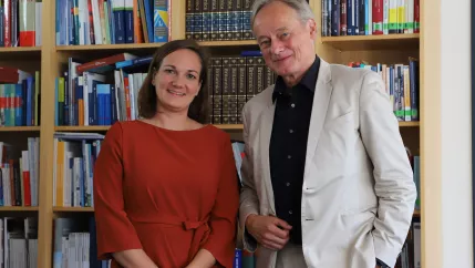 Tisch_Neue_Professorin