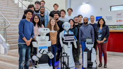 Teilnehmer:innen des Wettbewerbes HEART-MET am Cobot Maker Space - Universität Nottingham