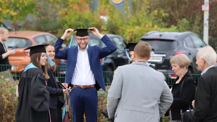 absolventenfeier telekom dome einlass 20221022 foto juri kuestenmacher 009.JPG