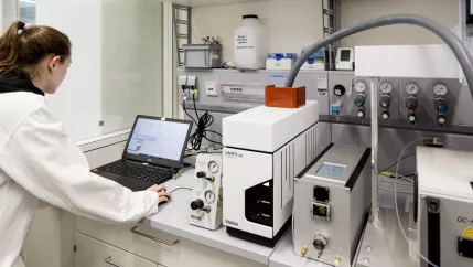 anna ISF IFA Labor Forschung Nitrosamine Hinz 20220523 foto eric lichtenscheidt 02 fs22.jpg 