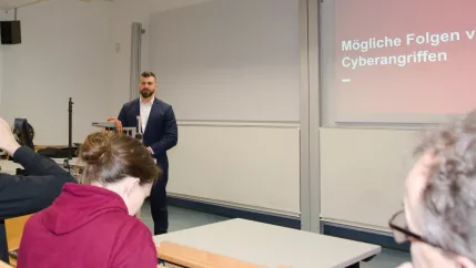 Vortrag von Alumnus Roland Gieler zum Thema IT-Security