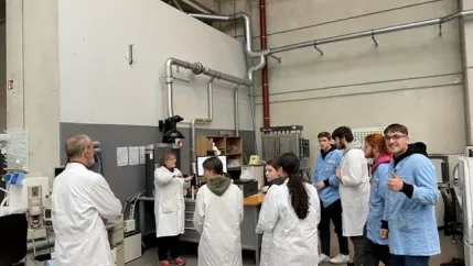 Chemie-Leistungskurse des Peter-Joerres-Gymnasiums aus Bad Neuenahr zu Besuch 3