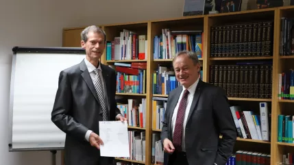 ruhestand manfred kaul urkunde von praesident sta 20230223 foto juri kuestenmacher