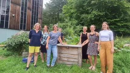 Vertreterinnen der H-BRS und der HNNE auf dem Waldcampus in Eberswalde