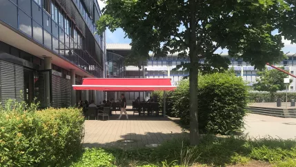 Mensa Sankt Augustin draussen Sonne Markise