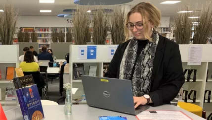 ChatGPT Laptop in der Bibliothek ausleihbar
