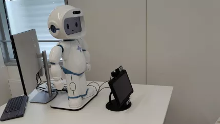 QTrobot MigrAVE experiment