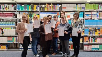 E-Teacher mit ihren Zertifikaten: Abschlussveranstaltung WiSe 2023/24